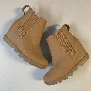 Womens Size 8.5 Ankle Boots - Khaki - Hidden wedge Heel- Pull On